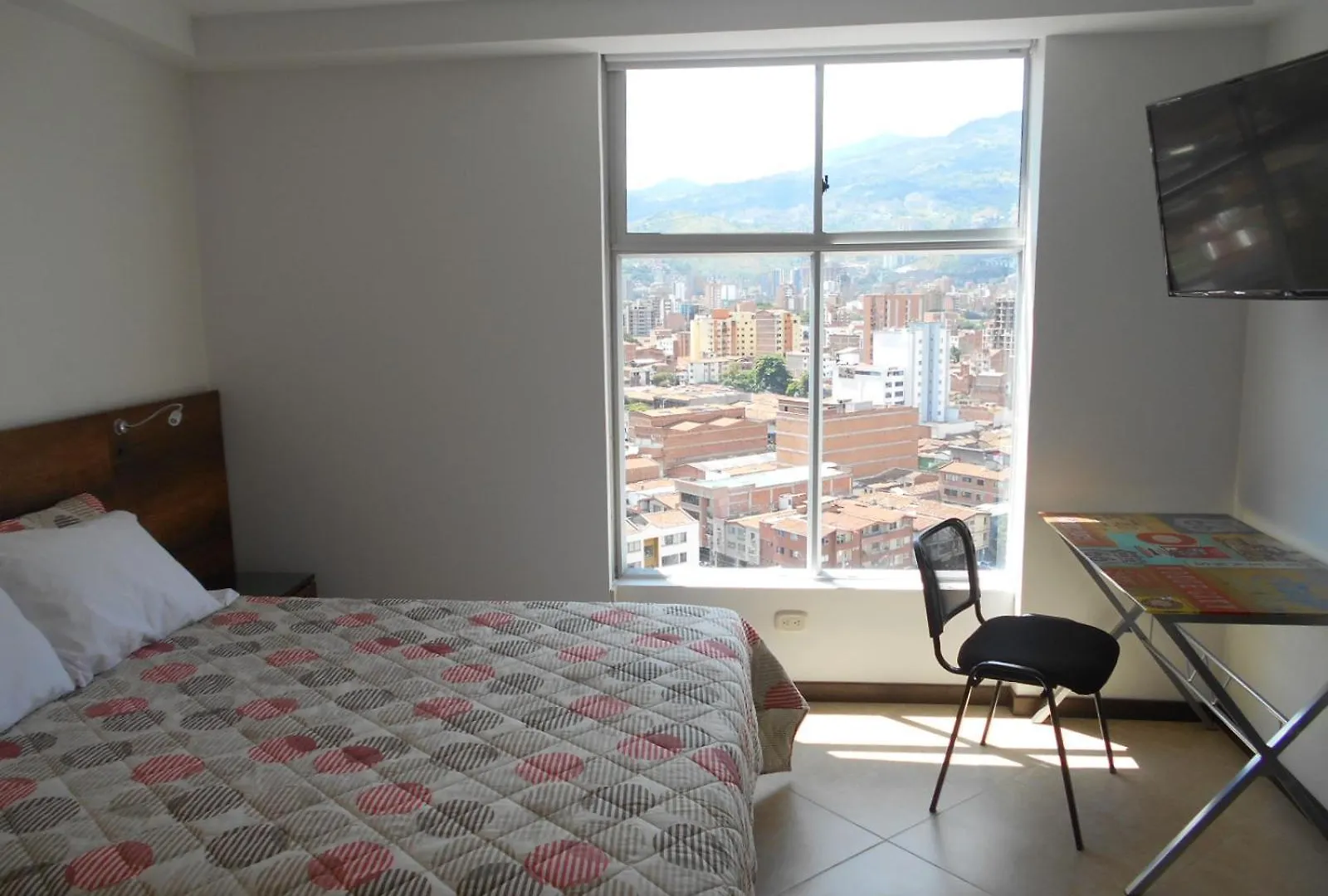 Laureles Penthouse, Jacuzzi-Rooftop Fun In The Sun Medellín Apartment